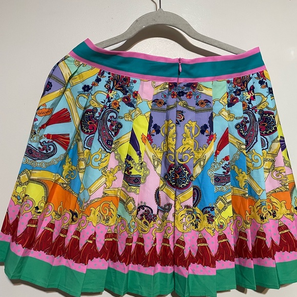 Skirt - Picture 2 of 3